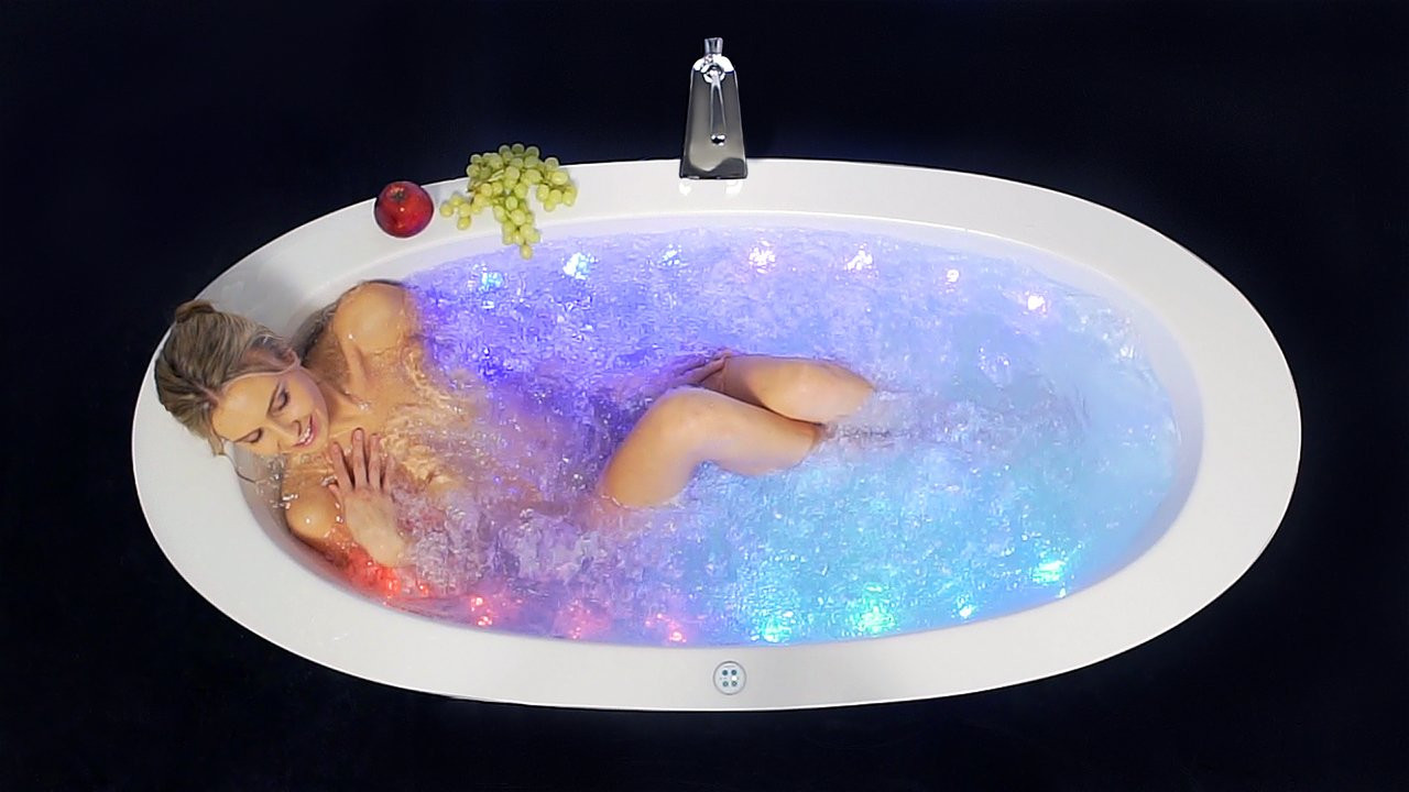 Aquatica PS174B-Blck-Wht-Rlx Free Standing Relax Air Massage Bathtub In Black